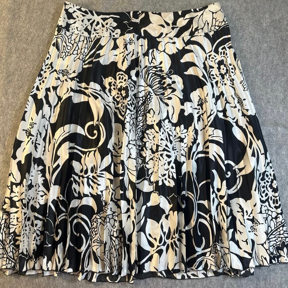 Cato pleated skirt black and white floral side zipper knee length Women size 14.